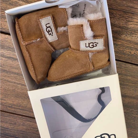 Baby UGGS Erin Size 2/3 Small 6-12months - Picture 1 of 7